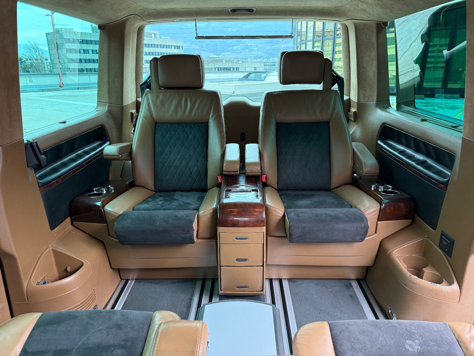 Volkswagen Multivan BUSSINES CLASS VIP